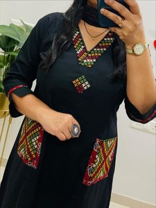 Sari Tradicional de Piel Sintética Reversible, Estilo Cuello en V, Color Brillante, Sin Arrugas, Ideal para Fiestas de Oficina o Recepciones - Product Image 5