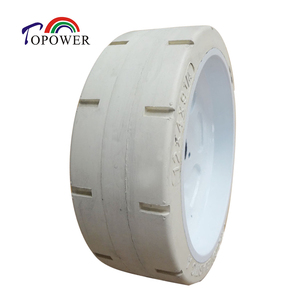 Neumático antipinchazos Topower 12X4X9 1/4 para elevadores de tijera eléctricos - Product Image 1