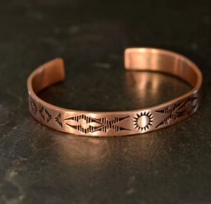 Brazalete de Cobre Puro con Motivo de Cúpula Antigua Intrincada, Joyería Metálica de Moda con Diseño Exquisito - Product Image 2