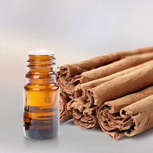 Vente en gros personnalisée, extrait de plantes pures, huile essentielle de cannelle cultivée dans la nature, bouteilles emballées à prix raisonnable - Product Image 1