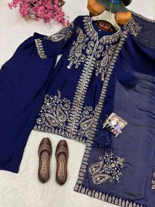 Conjunto de diseñador con bordado de hilo y zari, top de seda Rangoli con pantalón Plazzo y dupatta, completamente cosido y listo para usar. - Product Image 6