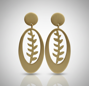Pendientes de latón con acabado mate – Pendientes colgantes con diseño de hoja ovalada en tono dorado cepillado, joyería moderna minimalista al por mayor - Product Image 1