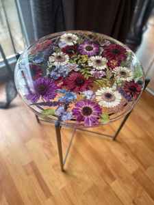 Mesa auxiliar de resina, mesa de centro hecha de resina epoxi con flores secas naturales, transparente multicolor - Product Image 2