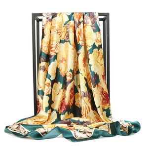 Écharpe en satin de soie rose à imprimé chaîne dorée baroque pour femme, élégant hijab, grand châle carré de 90 cm, foulard de luxe, accessoire de mode - Product Image 5