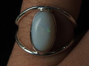 แหวนแต่งงานโอปอลแท้จากออสเตรเลีย ตัวเรือนเงิน ประดับพลอยประจำเดือนตุลาคม ขนาด 4.5US งานแฮนด์เมด ของขวัญสำหรับเธอ - Product Image 5