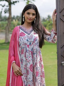 Elegante Abito Anarkali Senza Tempo in Seta con Scollo a V per Donna, Personalizzabile in Vari Colori, Taglie S-3XL - Product Image 2