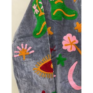 Chaqueta de terciopelo bordada a mano para mujer, cuello mandarín, manga larga, estilo bohemio de otoño, con estampado de serpiente y flores, abierta por delante. - Product Image 4