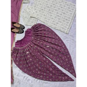 Salwar Kameez de soirée en polyester de créateur, style élégant avec haut et dhoti, accompagné d'un dupatta - Product Image 4