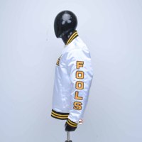 Meistverkaufte Weiße Gestrickte College-Jacke für Herren im Preppy-Stil mit Bestickten Buchstaben Vorne Knopfverschluss Atmungsaktiv Reguläre Passform