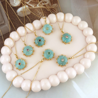 Collier pendentif artisanal ethnique plaqué or 18 carats en laiton avec pierres précieuses naturelles Amazonite, Quartz Rouge et Zircon Cubique – Design unique et tendance