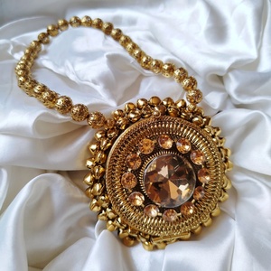 Elegante Bolso de Mano Hecho a Mano en Metal Dorado con Cristales de Estrás, Diseño de Lágrima, Cierre de Seguridad, Pequeña Capacidad para Eventos Nocturnos - Product Image 5