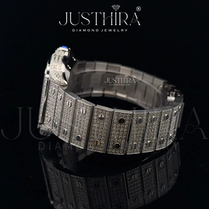 Montre à diamants moderne fabriquée en Inde pour femmes, design minimaliste, montre-bracelet pour le bureau, les voyages et un usage quotidien, en vente - Product Image 3