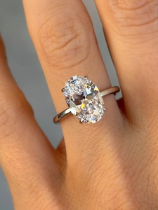 Bague de fiançailles classique en argent 925 plaqué platine avec moissanite ovale 2 carats pour femme - Product Image 6