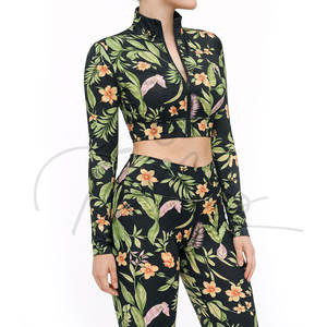 Ensembles de sport personnalisés OEM Fiess Apparel de haute qualité pour femmes : Soutien-gorge court, leggings et ensemble de yoga personnalisable - Product Image 2