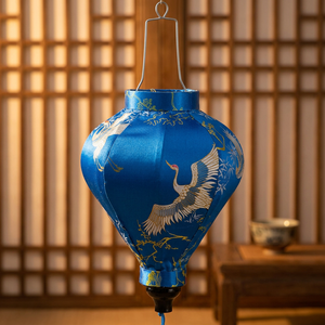 Farol de Seda Artesanal Vietnamita con Estructura de Bambú Natural para Decoración de Restaurantes, Iluminación Festiva y Uso Decorativo - Product Image 1