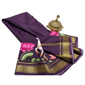 Sari en soie violette de qualité supérieure avec bordure en zari doré et pallu à motif de lotus et de vache – Vêtement traditionnel indien - Product Image 3