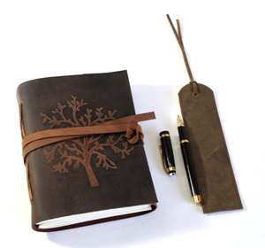 Hermoso diseño en relieve del Árbol de la Vida en la parte frontal con marcapáginas de cuero y bolígrafo elegante, juego de caja de regalo única, diario. - Product Image 3