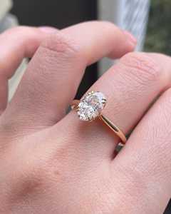 Anillo de Compromiso con Certificado IGI D-VVS2 de 1.60 CT, Corte Oval Tulip, Anillo de Boda Ovalado con Cesta de Oro de 14k - Product Image 6