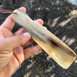 Chausse-pieds en corne naturelle faits à la main, accessoires pour chaussures, fabriqués en Inde, gravure de logo acceptée, conçus pour enfiler les chaussures - Product Image 1