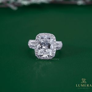 Anillo de Lujo con Doble Halo de Diamantes Cultivados en Laboratorio, Diseño Pavé con 121 Piedras, en Oro, para Uso Diario - Product Image 2