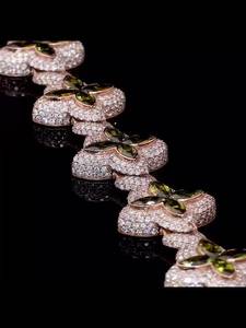 Pulsera de cristal con diseño de flor de diamante VVS totalmente engastada, con pavé, joyería de lujo para mujer, diseño de cadena para fiesta - Product Image 1