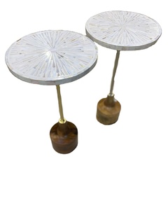 Exquisita mesita de noche tradicional de nácar, diseño de incrustaciones florales hechas a mano de primera calidad para interiores de casas sofisticadas - Product Image 2