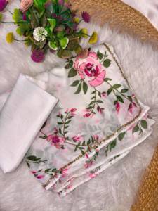 Magnifique sari Tabi doux avec un élégant imprimé floral numérique, rehaussé par des broderies Cutdana sur toute la surface, et des découpes élégantes. - Product Image 6