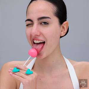 Pendientes de botón de moda en forma de corazón pequeño de Romance sutil de PRAO - Product Image 3