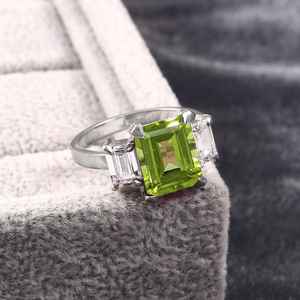 Bague en péridot taille émeraude en argent sterling 925 avec accents de pierres vertes élégantes pour femme - Product Image 3