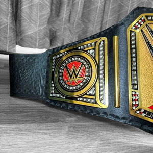 Cinturón de Campeonato Ponderado en Oro, Indiscutible, Agrega Prestigio a tu Colección de Lucha, Imprescindible para Cualquier Fanático de la Lucha - Product Image 4