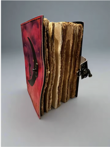 Diario de Cuero Rojo Hecho a Mano - Cuaderno con Estampado Vintage de Gato en la Luna y Papel con Borde Irregular para Tarot y Dibujo - Product Image 3