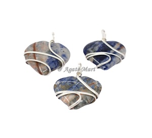 Meilleure qualité Agate Sodalite Coeur Pendentif Style Feng Shui Fil Enveloppé Guérison Pierre Précieuse Gravé Sculpture En Gros Disponible - Product Image 1
