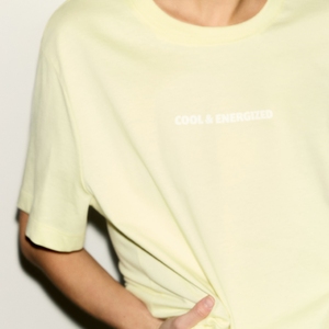 เสื้อยืดแขนสั้น ผ้าฝ้าย/โพลีเอสเตอร์ 100% แบบเรียบ พิมพ์โลโก้ได้ตามต้องการ - Product Image 3