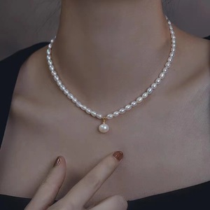 Collier en perles d'eau douce naturelles pour femmes 2024, collier de luxe haut de gamme, chaîne de clavicule, design de niche par Zhuji - Product Image 1