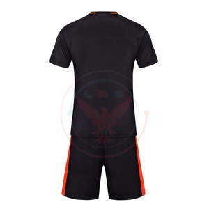 Vêtements d'entraînement Uniforme de football de sport Derniers modèles Respirant Adulte Unisexe Couleur et logo personnalisés - Product Image 2