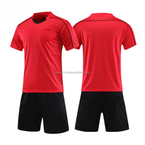 Kit de ropa de árbitro de fútbol de diseño de fábrica personalizable, uniformes de fútbol rojos en blanco personalizados - Product Image 1