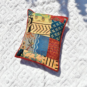 Funda de cojín de algodón estilo tradicional indio con diseño de patchwork en forma cuadrada con patrones geométricos y florales para decoración del hogar. - Product Image 5