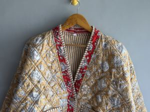 Veste matelassée florale pour femme, col en V, manches trois quarts en coton imprimé, style automne, fermeture boutonnée, cadeau pour elle - Product Image 4