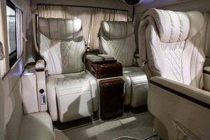 Super Clean 2025 Toyota Hiace VIP Executive Lounge Luxury Van Voiture d'occasion Hybride robuste à vendre - Product Image 3