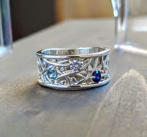 แหวนแต่งงานดีไซน์เนอร์แบบมินิมอลลิสต์ประดับไพลินสีน้ำเงินตัวเรือนเงินแท้ 925  งานแฮนด์เมดสำหรับผู้หญิง รุ่นใหม่ล่าสุด - Product Image 3