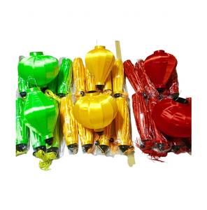 Lanterne en soie vietnamienne pliable pour un transport et une présentation en magasin faciles dans les boutiques de souvenirs ou les boutiques de décoration intérieure sur les marchés mondiaux - Product Image 1