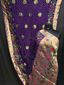 Sari Tradicional Indio-Pakistaní de Seda, Color Granate con Bordado Dorado, Reversible, para Bodas, Largo hasta el Suelo, Corte Regular, para Mujer - Product Image 4