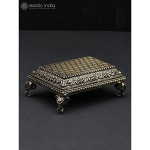 Chowki de diseño de elefante pequeño superfino de 4 pulgadas (Pedestal) en latón hecho a mano en la India para decoración del hogar - Product Image 4