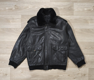Veste en cuir surdimensionnée noire en cuir de vachette avec col en fausse fourrure amovible, faite à la main, raffinée, pour homme, veste bomber moderne personnalisée - Product Image 1