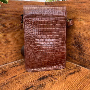 Nueva venta al por mayor patrón de cocodrilo bolso de cuero genuino estilo Vintage cuero de grano completo OEM/ODM diseño bandolera para Unisex - Product Image 5