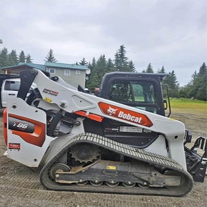 Chargeuse compacte sur chenilles Bobcat T86 avec pompe hydraulique Moog, composants essentiels incluant moteur, roulement et boîte de vitesses - Product Image 1