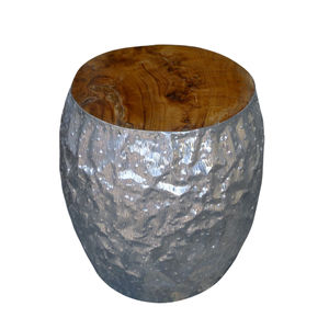Table basse en aluminium et teck faite à la main, table d'appoint unique en métal argenté martelé, élégant tabouret rond en bois, mobilier de maison - Product Image 1