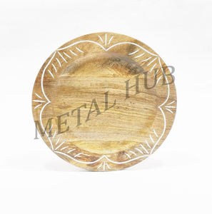 Assiette de présentation ronde en bois texturé avec bordure sculptée blanche, décoration artistique pour la table - Product Image 2