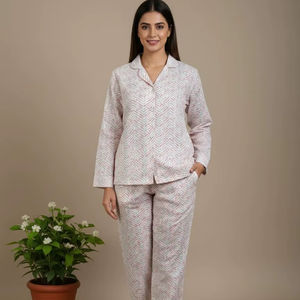 Conjunto de Pijama con Cintura Elástica, Ropa de Dormir Cómoda y Transpirable, Nuevo Diseño Único y Elegante de la Mejor Calidad - Product Image 1
