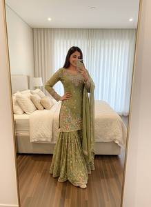 Ensemble Anarkali Sharara en soie JMC de luxe avec broderies et sequins, tenue de fête pour l'exportation - Product Image 4